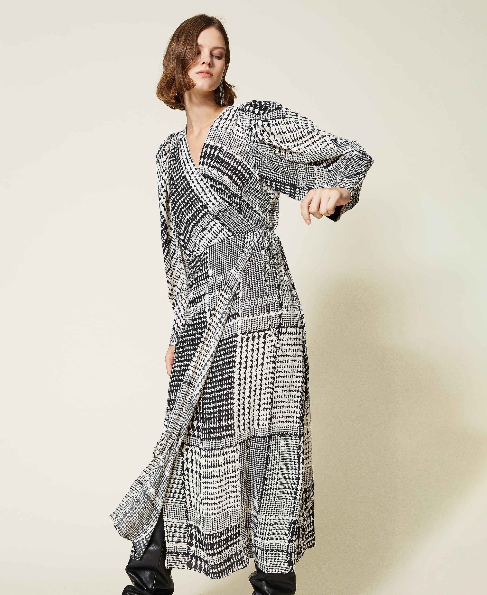 Long dress with houndstooth print Woman ...